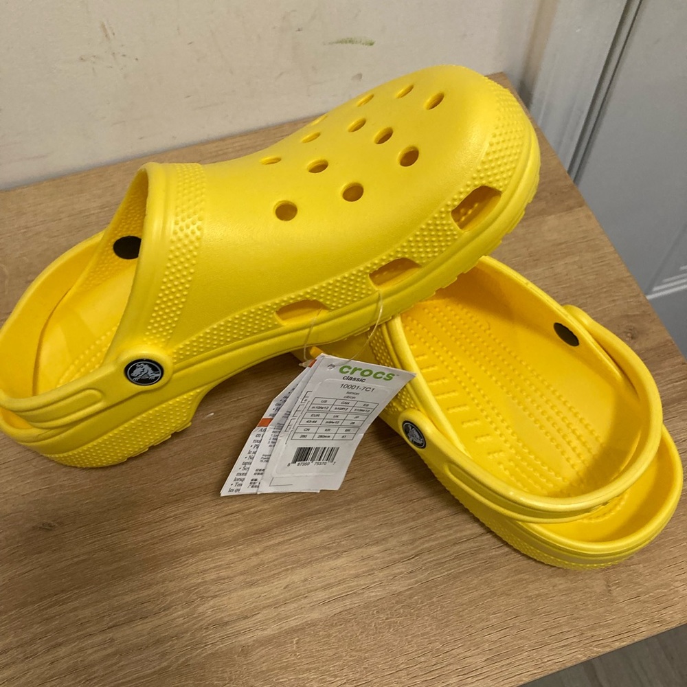 Size 10 crocs yellow